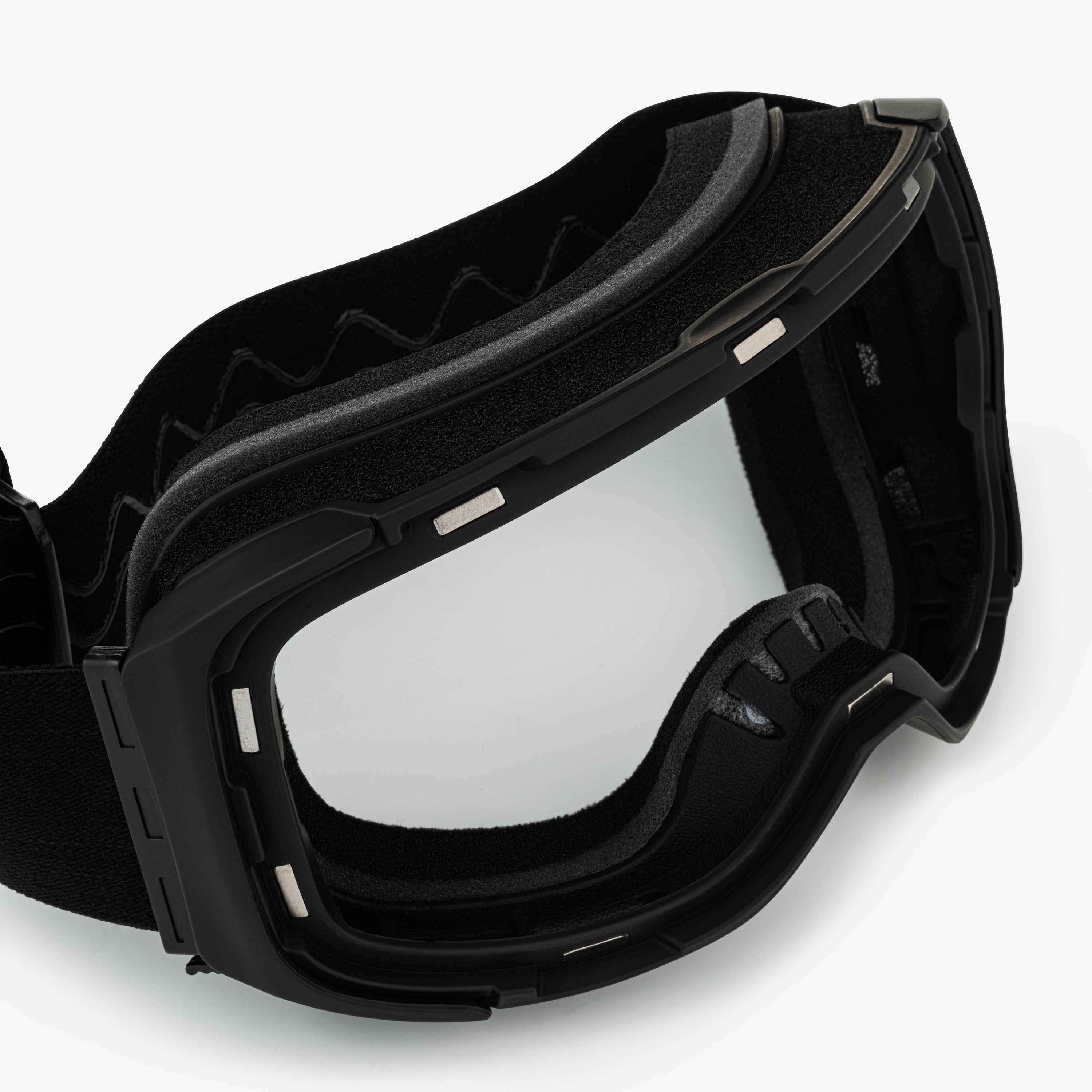 Black ski & snowboard goggle frame with an empty lens slot, showcasing the magnetic lens feature for easy swaps. Viewed from the front against a plain white background, highlighting its sleek, customizable design and compatibility with Skoggl lenses and straps for style and performance on the slopes.